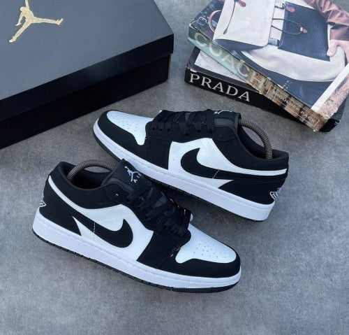 Air Jordan one low Panda Black white