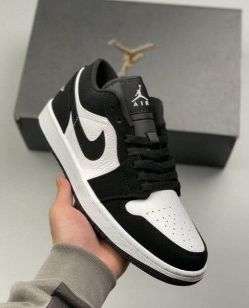 Air Jordan one low Panda Black white