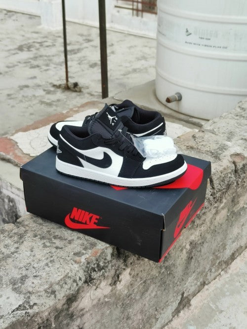 Air Jordan one low Panda Black white